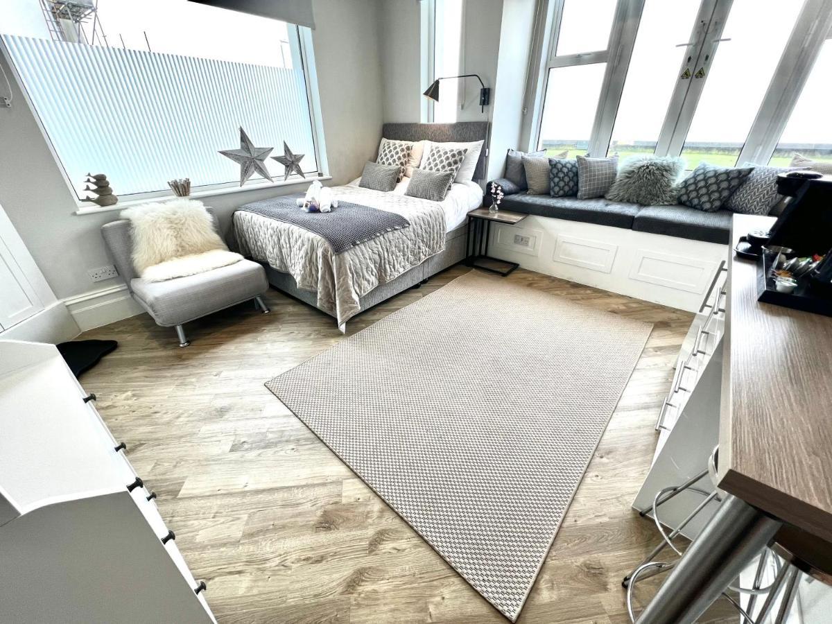 Beachfront Compact Coastal Crib, Direct Sea Views & Air Conditioning Littlestone-on-Sea Exterior foto